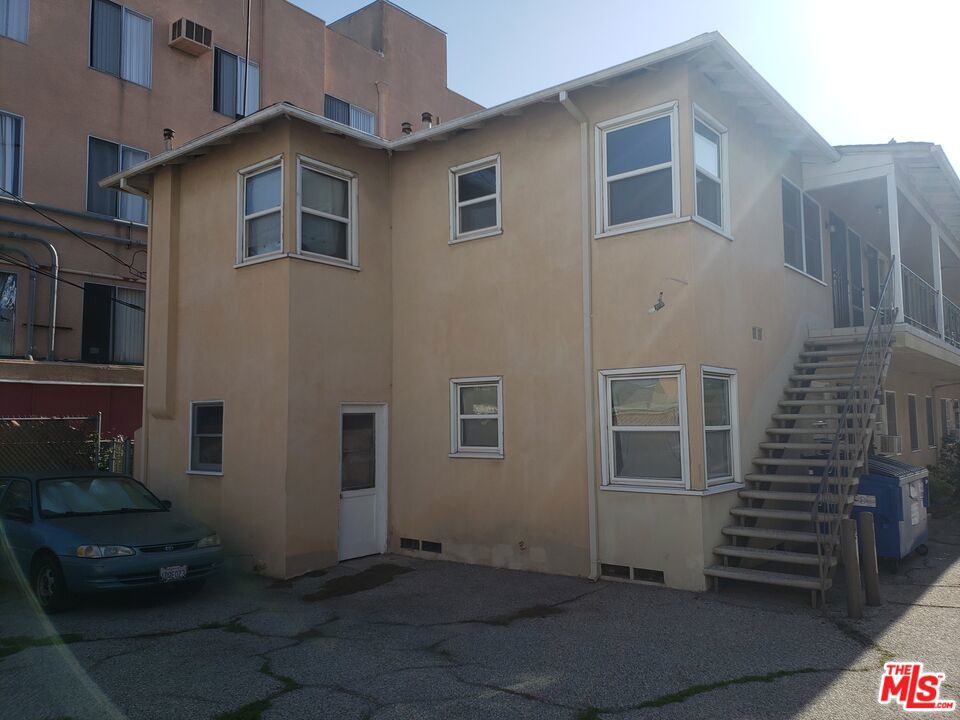 1329 S Hoover Street Property Photo 4