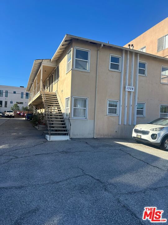 1329 S Hoover Street Property Photo 6