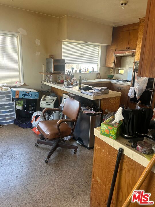 1329 S Hoover Street Property Photo 14
