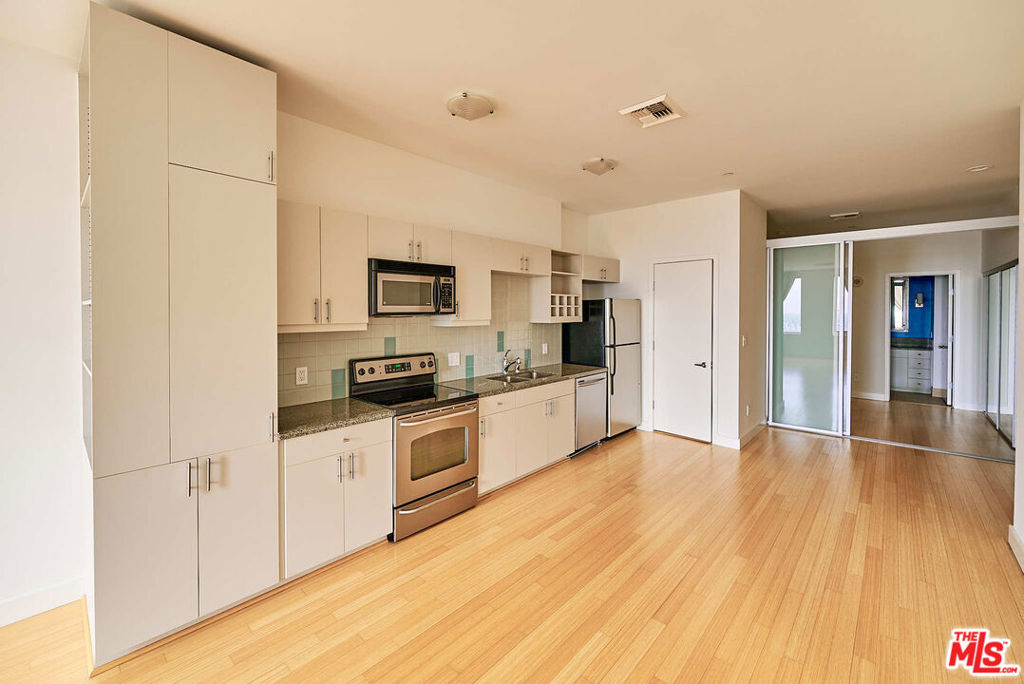 3810 Wilshire Blvd 1008 Property Photo 17