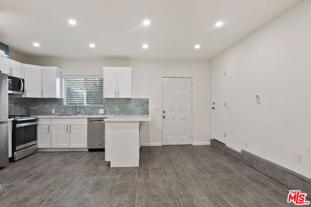 10679 Olympic Boulevard Property Photo 5