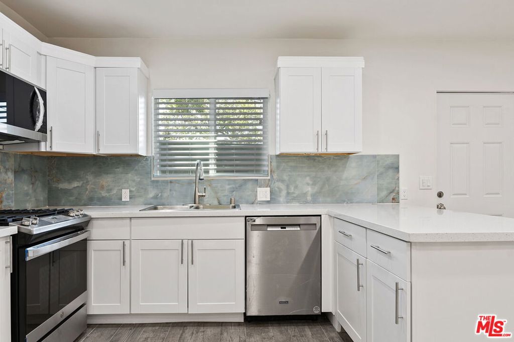 10679 Olympic Boulevard Property Photo 9