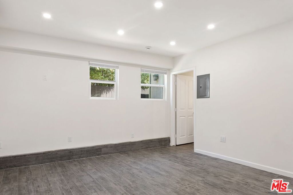 10679 Olympic Boulevard Property Photo 10