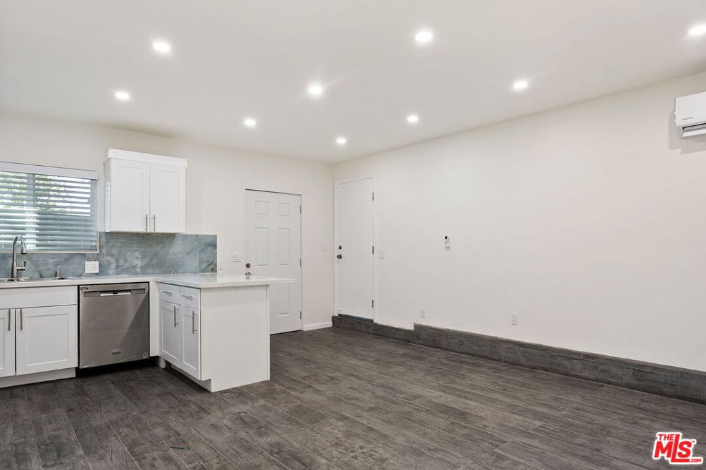 10679 Olympic Boulevard Property Photo 11