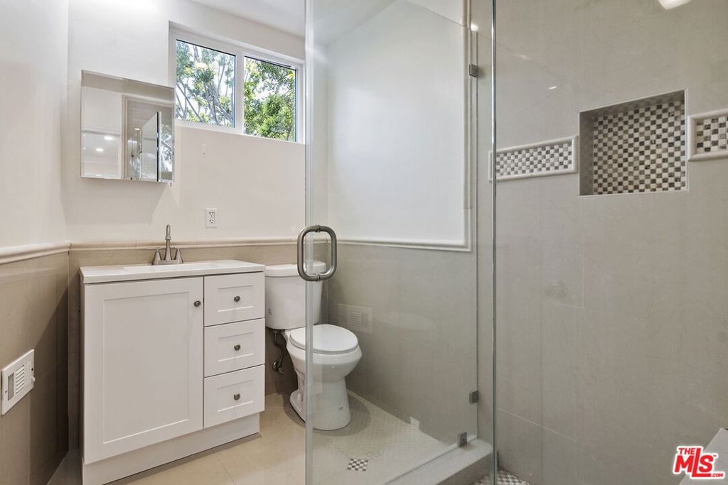 10679 Olympic Boulevard Property Photo 17