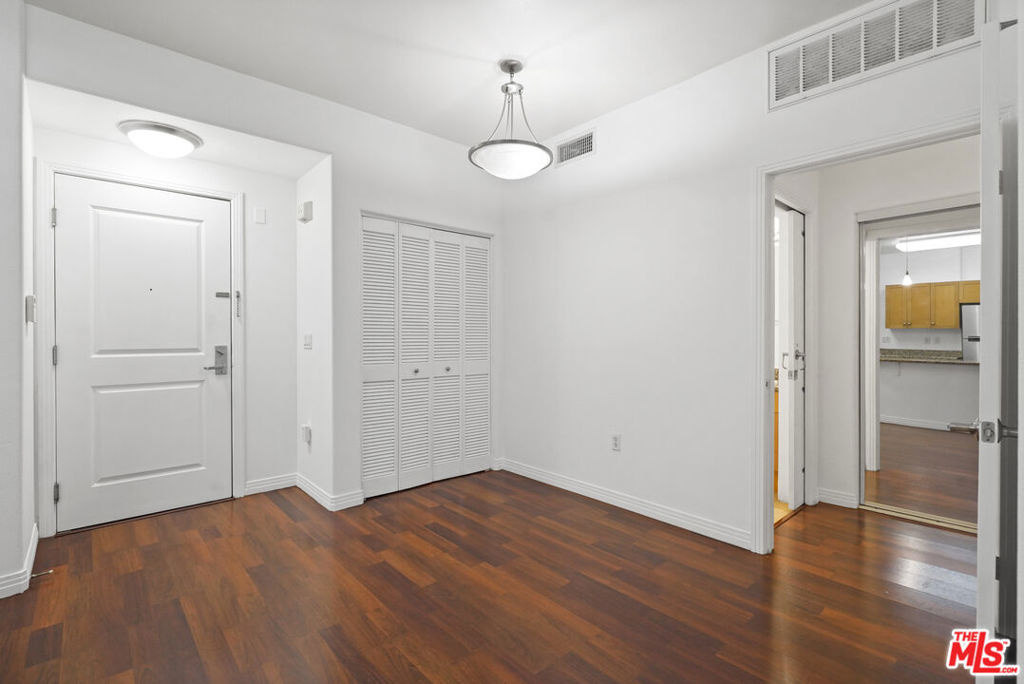 100 S Alameda Street 115 Property Photo 4
