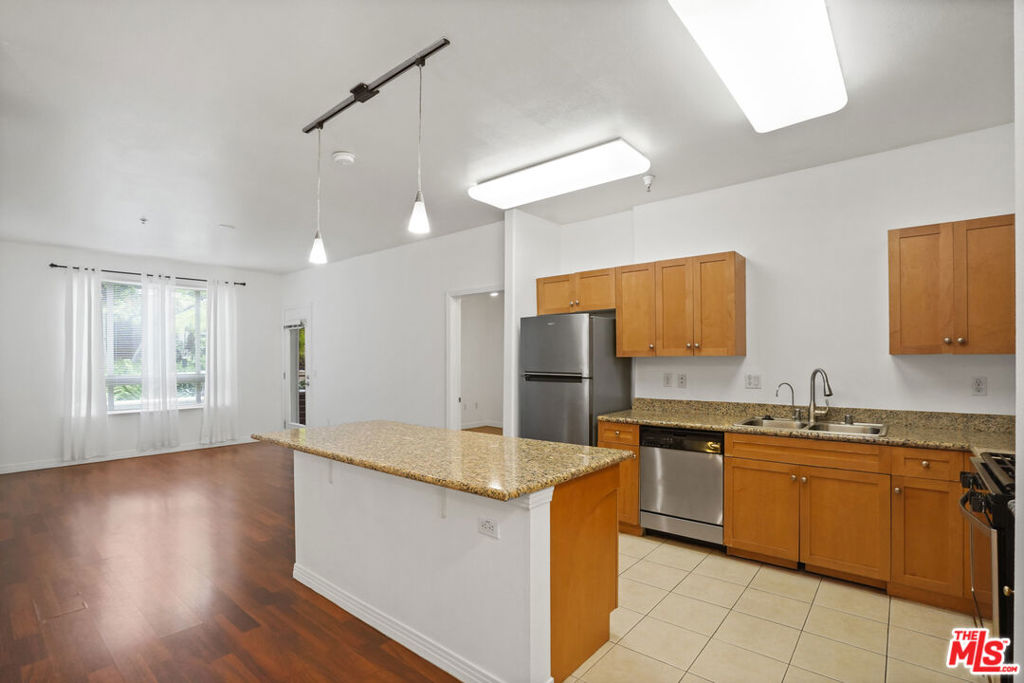 100 S Alameda Street 115 Property Photo 7