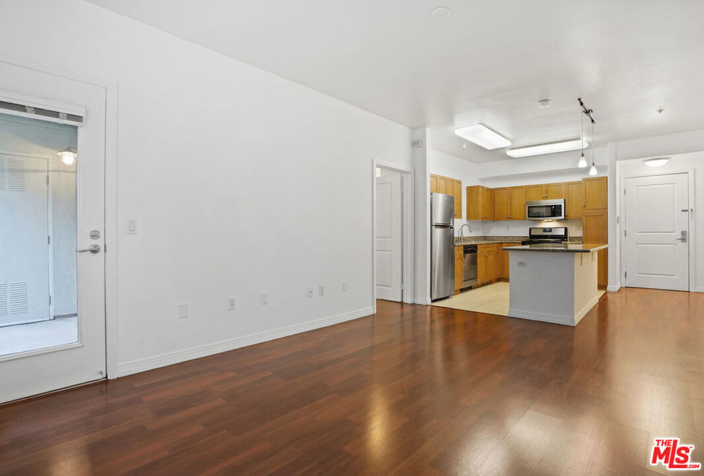 100 S Alameda Street 115 Property Photo 8
