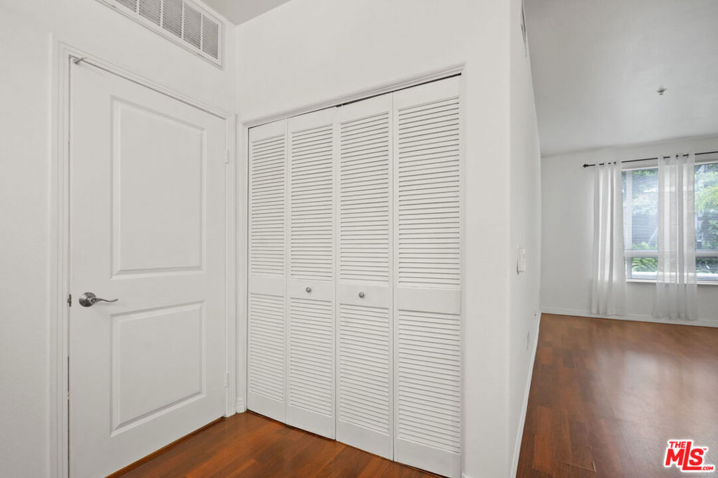 100 S Alameda Street 115 Property Photo 9