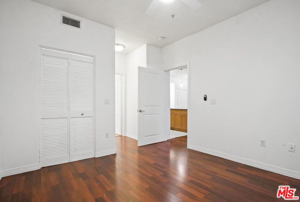 100 S Alameda Street 115 Property Photo 13