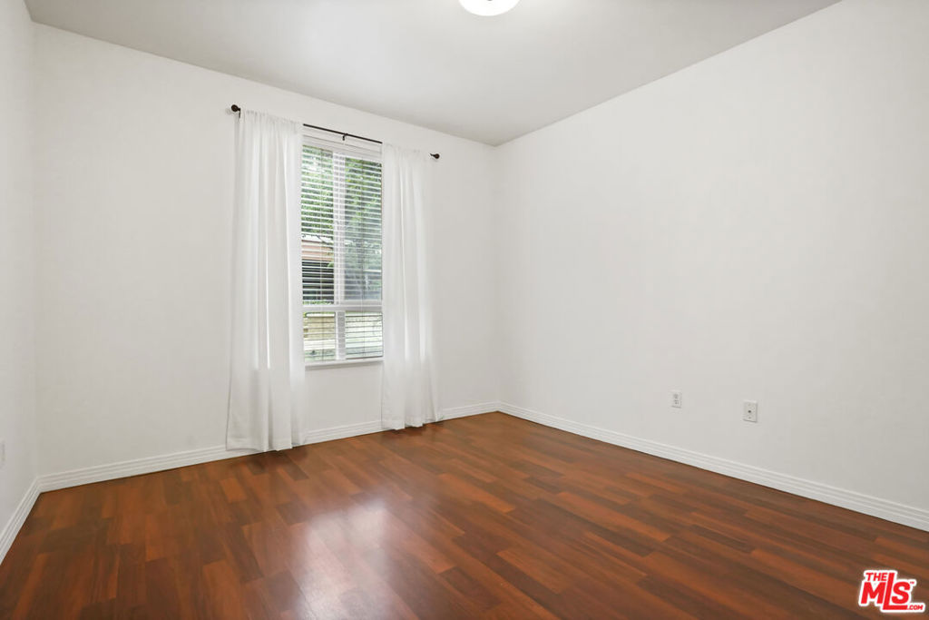 100 S Alameda Street 115 Property Photo 16