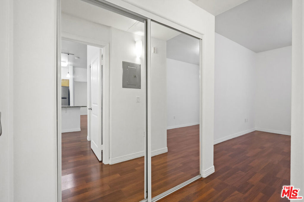 100 S Alameda Street 115 Property Photo 17