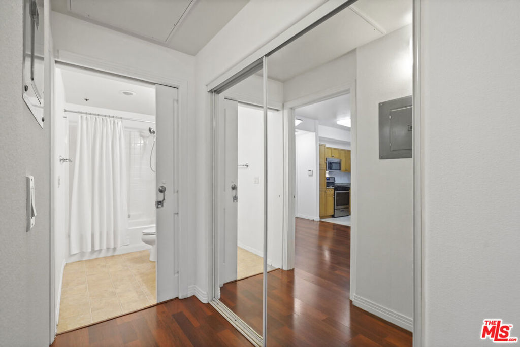 100 S Alameda Street 115 Property Photo 18