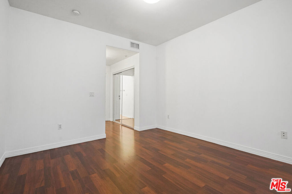 100 S Alameda Street 115 Property Photo 19