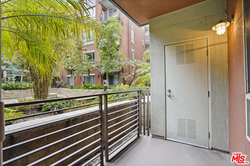 100 S Alameda Street 115 Property Photo 21