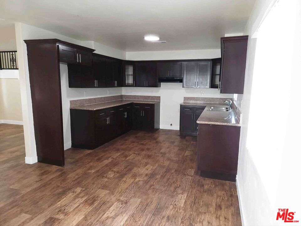 1334 W 62 Property Photo 2