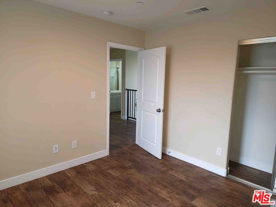 1334 W 62 Property Photo 6