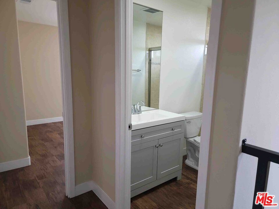 1334 W 62 Property Photo 15