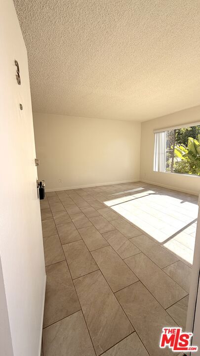 2807 6th Street 3 Property Photo 2