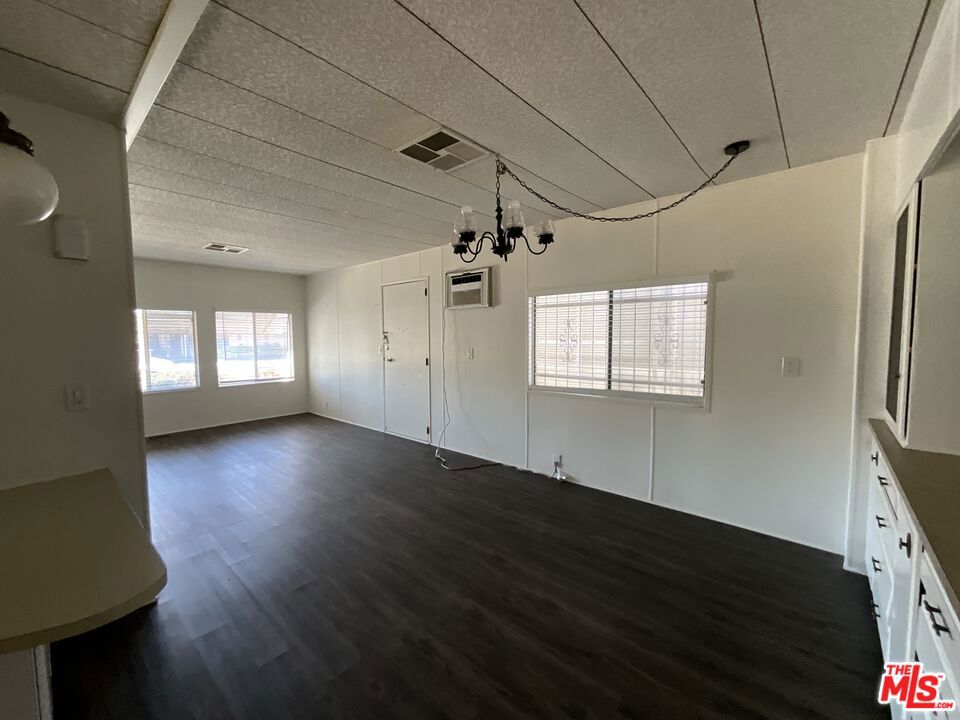 1014 W Johnston Avenue Property Photo 6
