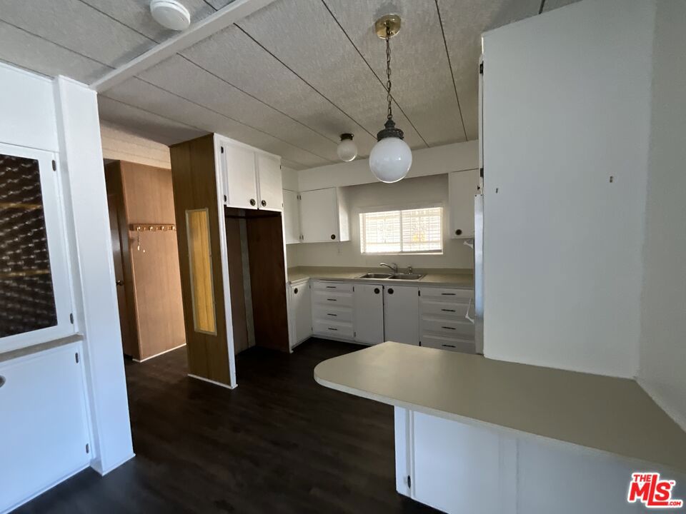 1014 W Johnston Avenue Property Photo 8