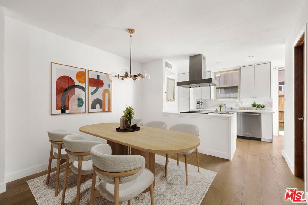 2019 S Bentley Avenue 10 Property Photo 1