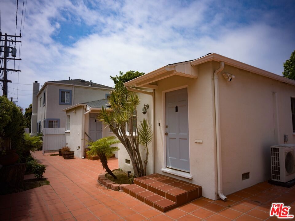 1341 Stanford Street B Property Photo 3