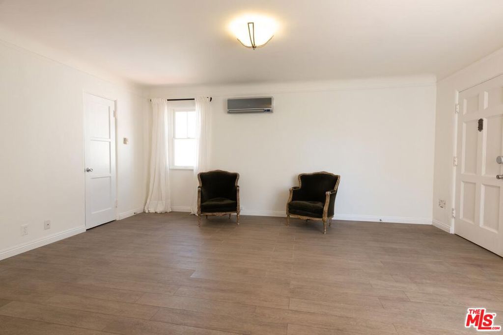 1341 Stanford Street B Property Photo 4