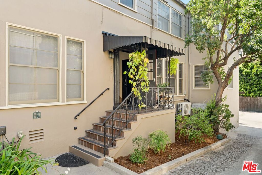 2612 Locksley Place Property Photo 8