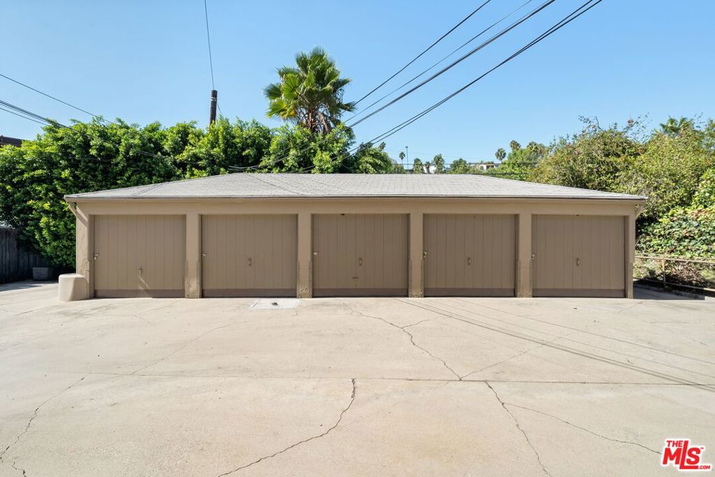 2612 Locksley Place Property Photo 26
