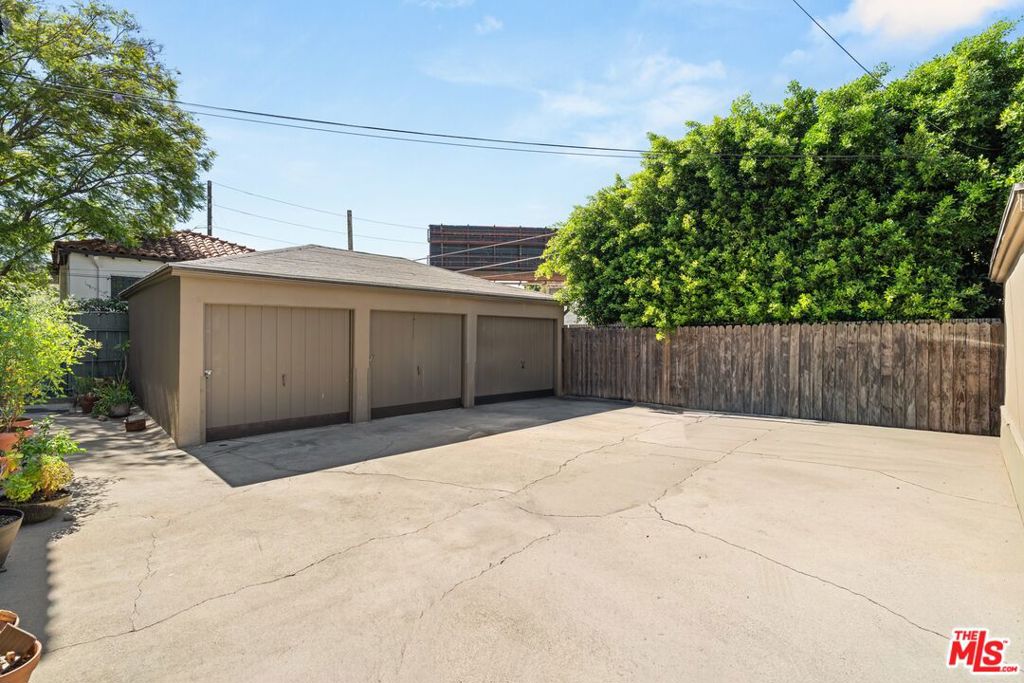 2612 Locksley Place Property Photo 27