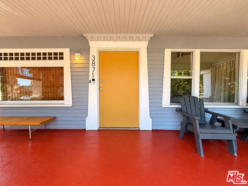 3871 S Hobart Boulevard Property Photo 2