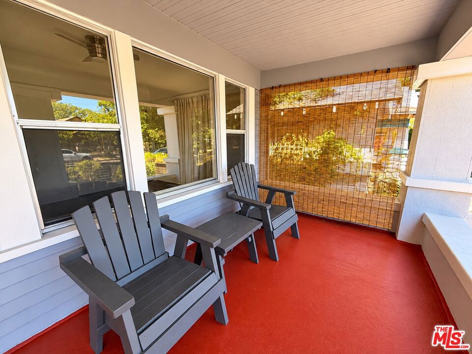 3871 S Hobart Boulevard Property Photo 3