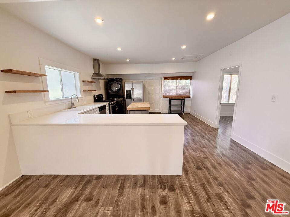 3871 S Hobart Boulevard Property Photo 12