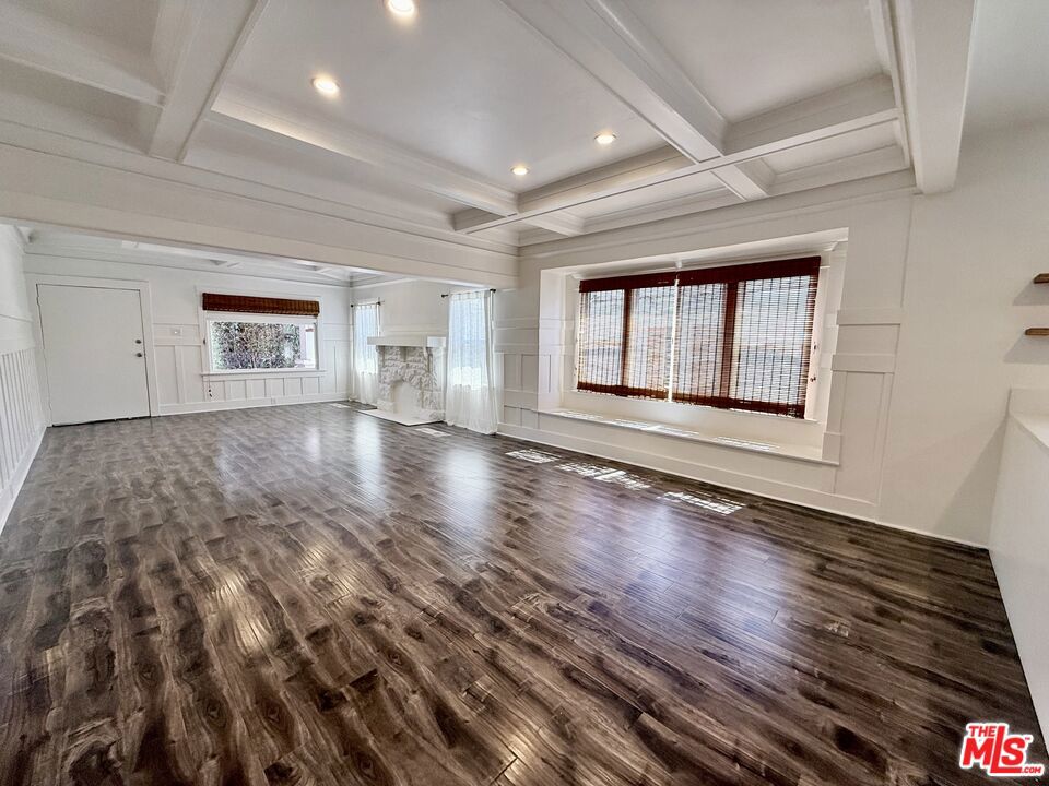 3871 S Hobart Boulevard Property Photo 14