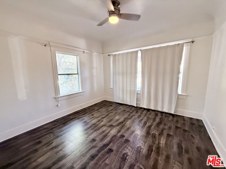 3871 S Hobart Boulevard Property Photo 16