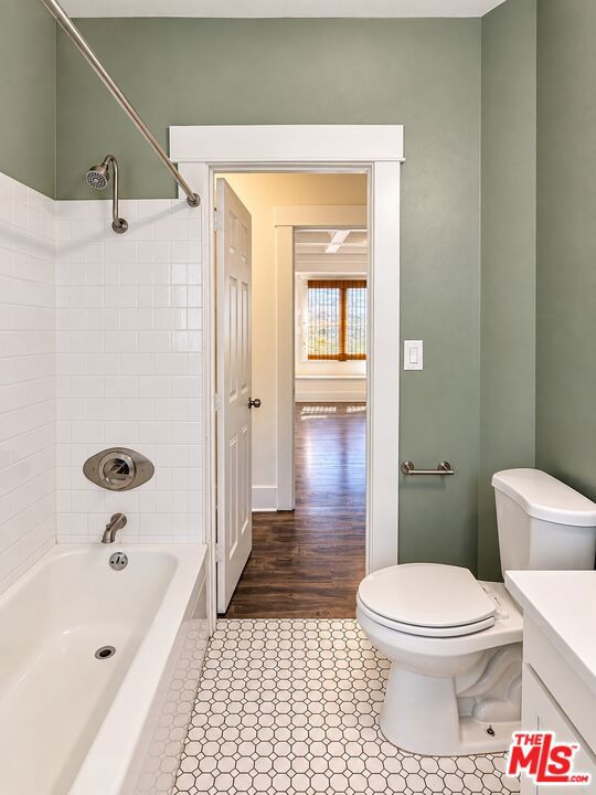 3871 S Hobart Boulevard Property Photo 21