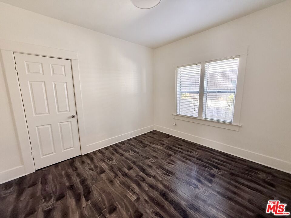 3871 S Hobart Boulevard Property Photo 23
