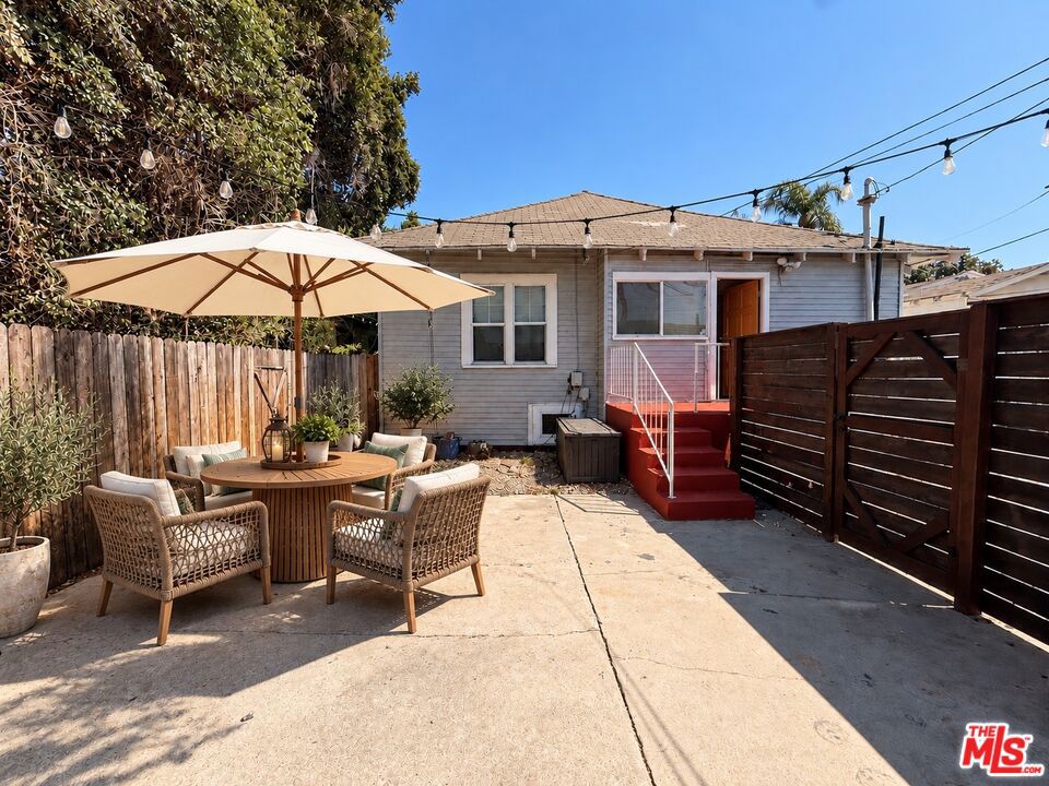 3871 S Hobart Boulevard Property Photo 28