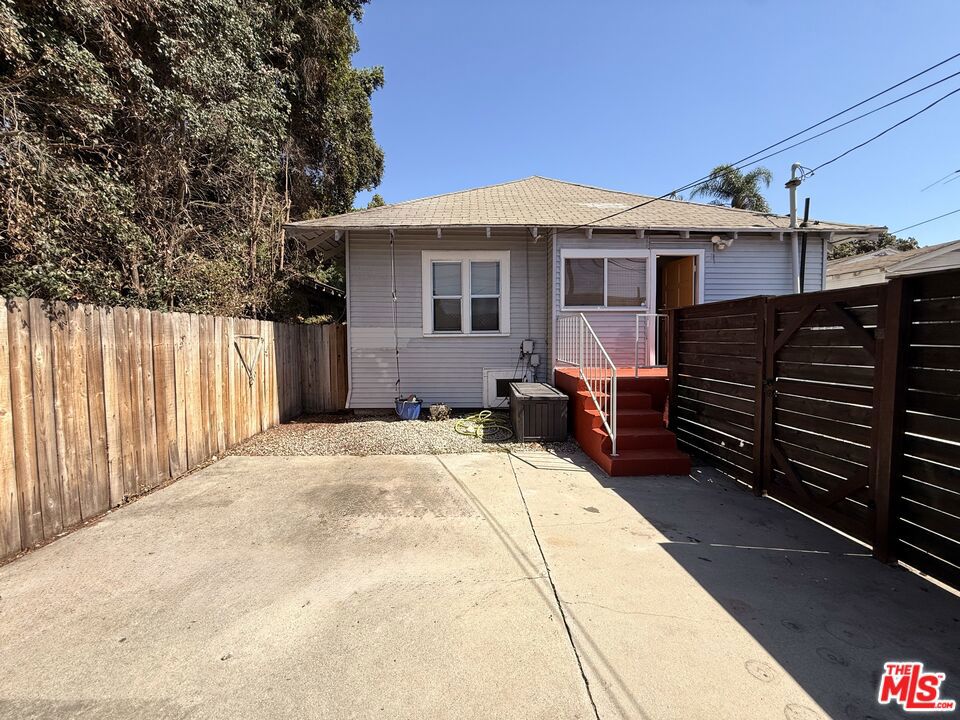 3871 S Hobart Boulevard Property Photo 29