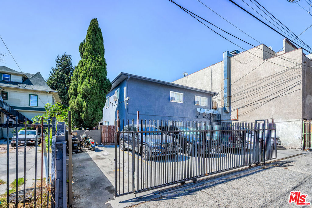 1016 S Westlake Avenue Property Photo 3