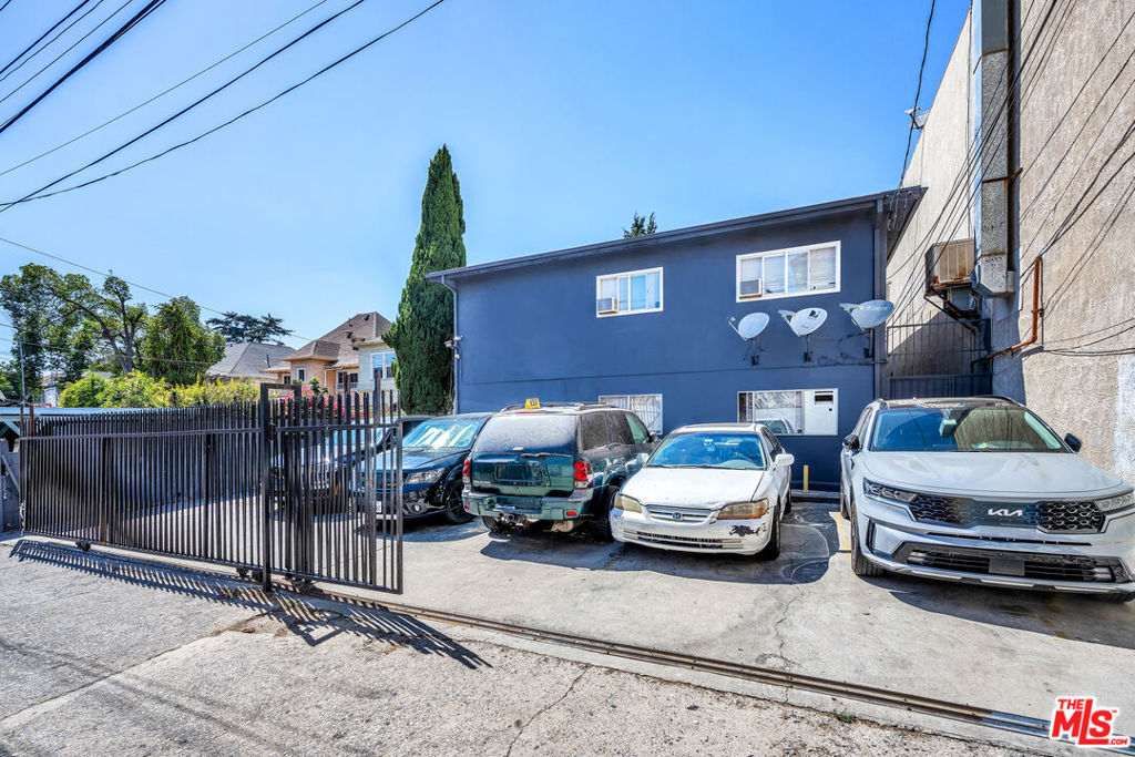 1016 S Westlake Avenue Property Photo 4