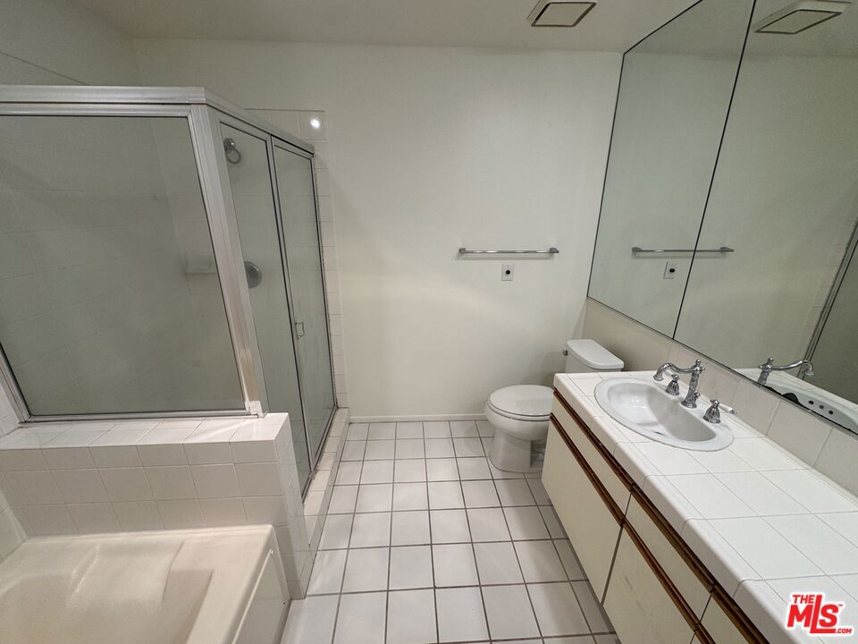1240 S Corning Street 308 Property Photo 37