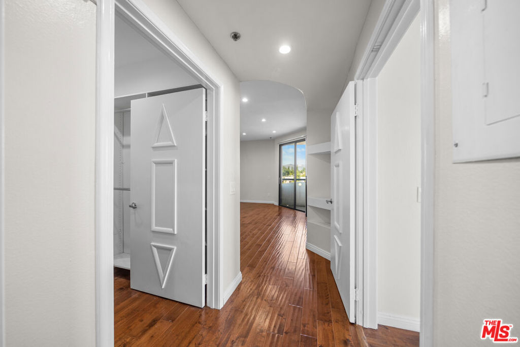 326 Westminster Avenue 404 Property Photo 15