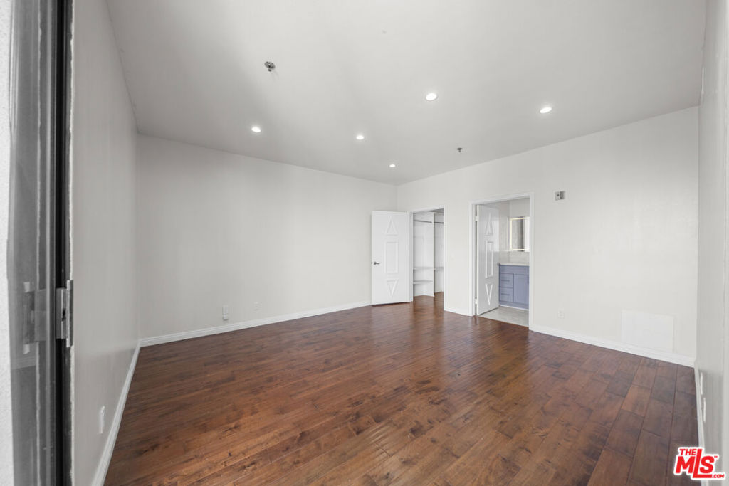 326 Westminster Avenue 404 Property Photo 21