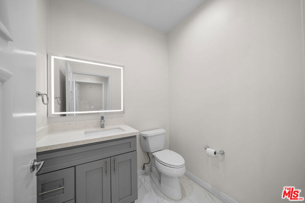 326 Westminster Avenue 404 Property Photo 24