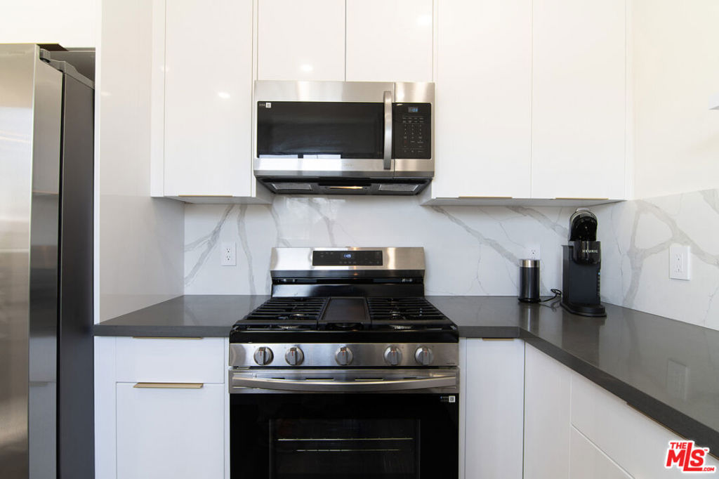 344 S Rexford Drive 7 Property Photo 13