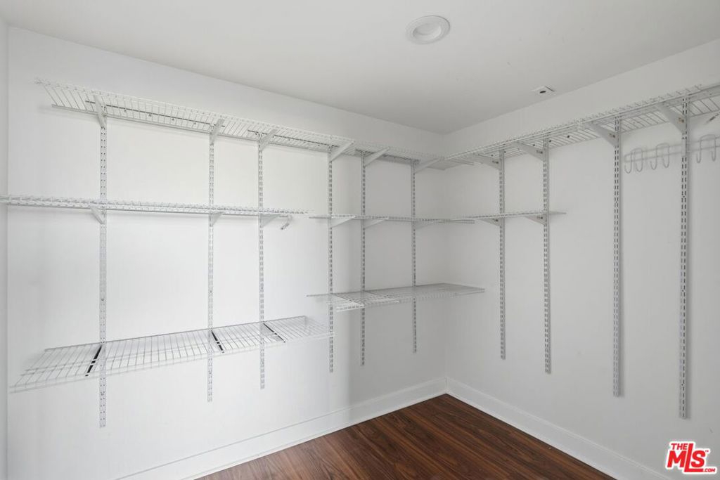 531 N Rossmore Avenue A Property Photo 14