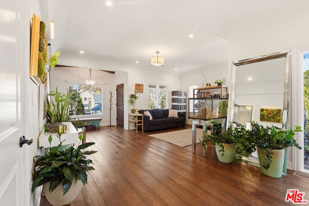 1042 S Stanley Avenue Property Photo 8