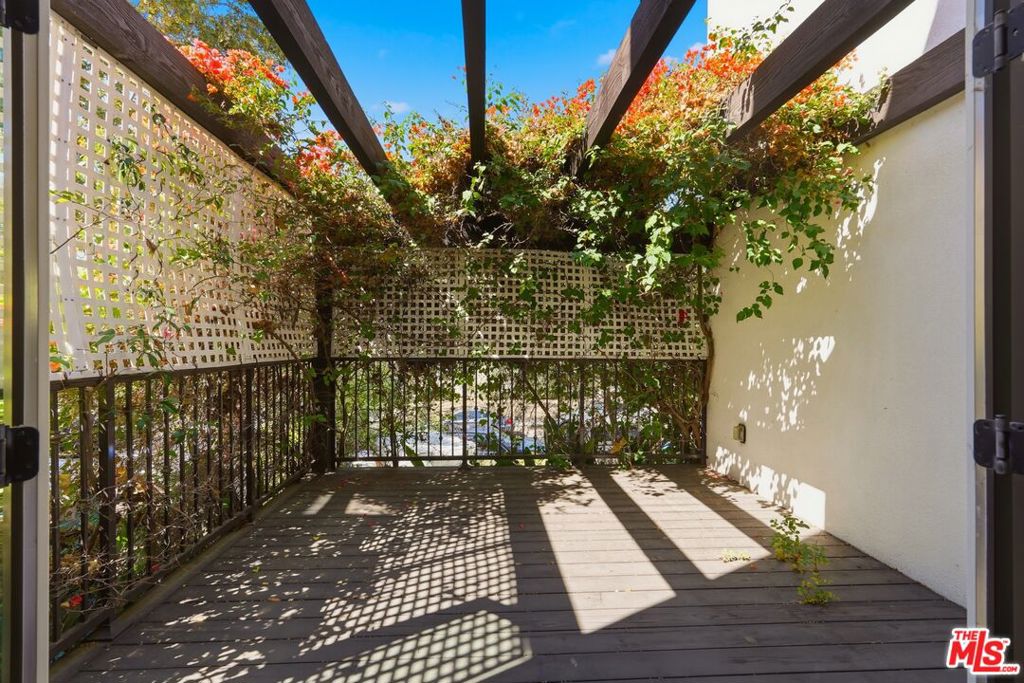 1042 S Stanley Avenue Property Photo 20